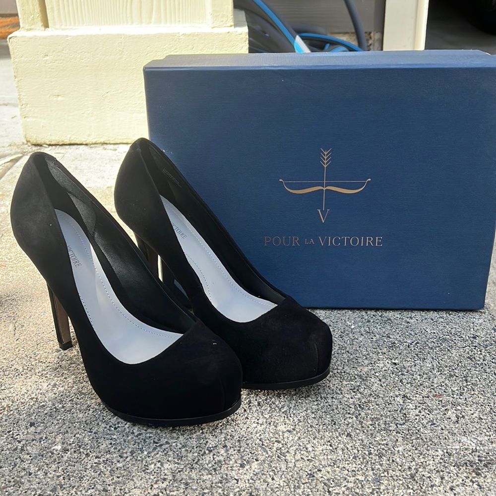 BRAND NEW Black Suede
Pour La Victoire Irina platform pump
Size 6